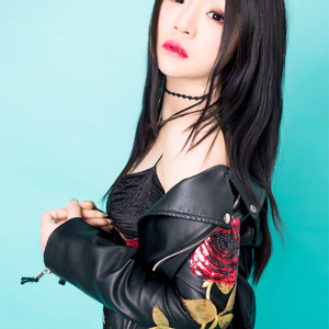 美女想玩逼逼下载视频
